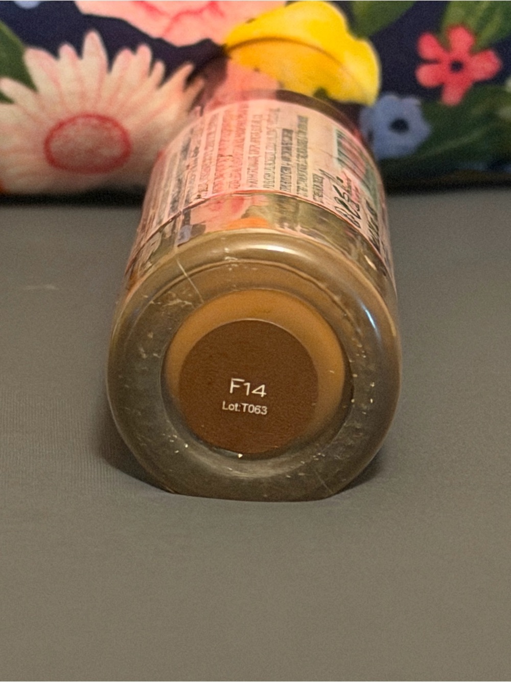 Revolution Conceal & Hydrate Radiance Foundation Shade F14 - Picture 3 of 4